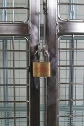 security_shelving_cage_equipped_with_padlock_260